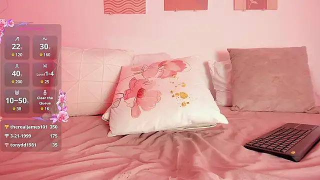 Snapshot of Mia_Heartt chatting on 6, 12, 2024 Mia Heartt online show from 6, 12, 2024