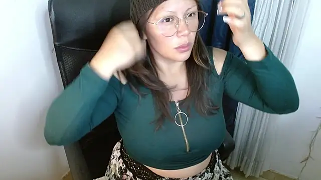 Snapshot of miss_evoleth2 chatting on 21, 6, 2026 miss evoleth2 online show from 21, 6, 2026