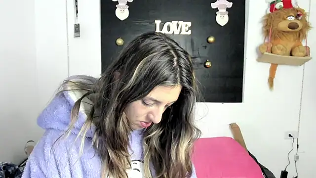 Snapshot of queen-natty chatting on 9, 12, 2024 queen-natty online show from 9, 12, 2024