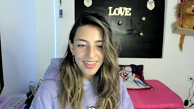 Snapshot of queen-natty chatting on 12, 12, 2024 queen-natty online show from 12, 12, 2024