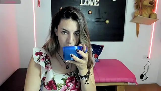 Snapshot of queen-natty chatting on 24, 12, 2024 queen-natty online show from 24, 12, 2024