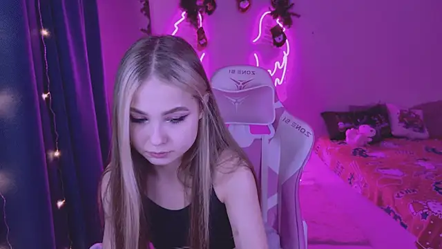 Snapshot of tikkisa chatting on 23, 12, 2024 tikkisa online show from 23, 12, 2024