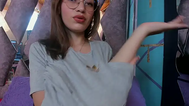 Snapshot of LARICSABLUE chatting on 8, 2, 2025 LARICSABLUE online show from 8, 2, 2025