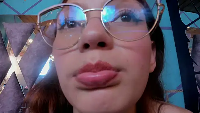 Snapshot of LARICSABLUE chatting on 25, 2, 2025 LARICSABLUE online show from 25, 2, 2025