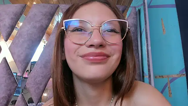 Snapshot of LARICSABLUE chatting on 12, 3, 2025 LARICSABLUE online show from 12, 3, 2025