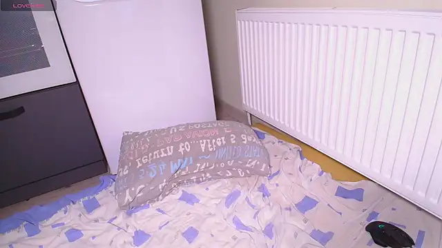 Snapshot of CutiePie3 chatting on 4, 1, 2025 CutiePie3 online show from 4, 1, 2025