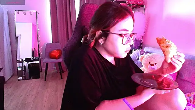 Snapshot of CutiePie3 chatting on 6, 3, 2025 CutiePie3 online show from 6, 3, 2025