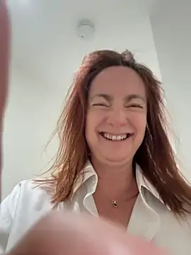 Snapshot of LouiseTswing chatting on 8, 6, 2026 LouiseTswing online show from 8, 6, 2026