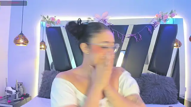 Snapshot of antonelllepiercee chatting on 2, 7, 2026 antonelllepiercee online show from 2, 7, 2026