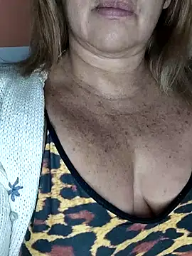 Snapshot of Kasandra_Ho chatting on 12, 9, 2025 Kasandra Ho online show from 12, 9, 2025