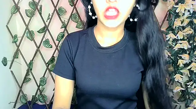 SUZY FROMUS online show from 28, 1, 2025