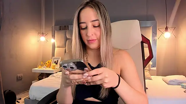 Snapshot of AliceSteel12 chatting on 5, 12, 2024 AliceSteel12 online show from 5, 12, 2024