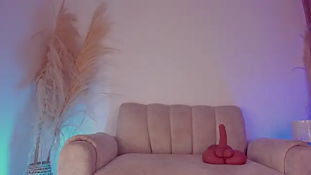 sara gwen online show from 10, 10, 2025