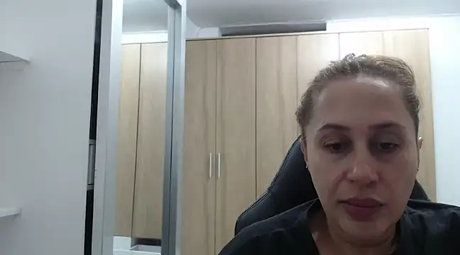 RoxanaLove9 online show from 13, 1, 2025