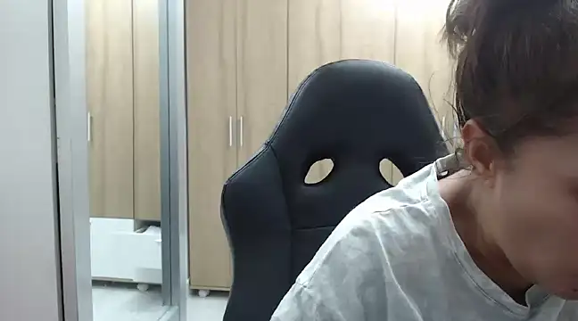 RoxanaLove9 online show from 6, 2, 2025