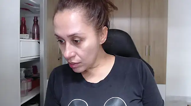 RoxanaLove9 online show from 11, 2, 2025