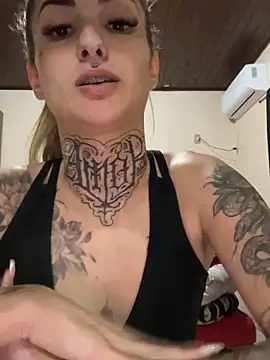 Snapshot of hotskinny1 chatting on 18, 12, 2024 hotskinny1 online show from 18, 12, 2024