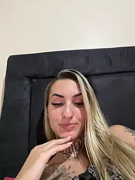 Snapshot of hotskinny1 chatting on 28, 2, 2025 hotskinny1 online show from 28, 2, 2025