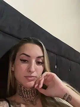 Snapshot of hotskinny1 chatting on 28, 2, 2025 hotskinny1 online show from 28, 2, 2025