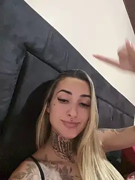 Snapshot of hotskinny1 chatting on 1, 3, 2025 hotskinny1 online show from 1, 3, 2025