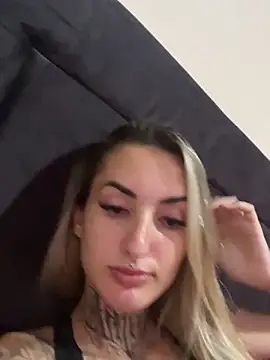 Snapshot of hotskinny1 chatting on 5, 3, 2025 hotskinny1 online show from 5, 3, 2025