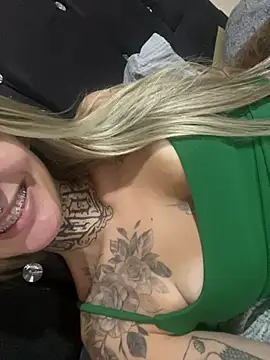 Snapshot of hotskinny1 chatting on 8, 3, 2025 hotskinny1 online show from 8, 3, 2025