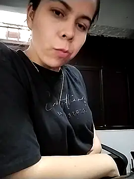 Snapshot of Lucianaferro_ chatting on 21, 10, 2025 Lucianaferro  online show from 21, 10, 2025