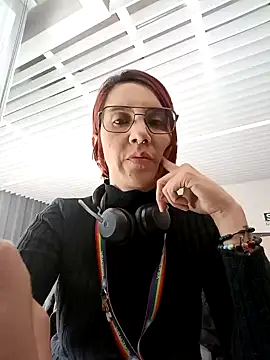 your red rose  online show from 28, 1, 2025