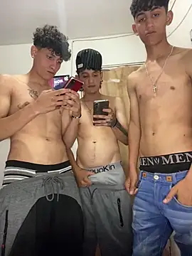 Snapshot of LatinBoysxxx chatting on 23, 1, 2025 LatinBoysxxx online show from 23, 1, 2025