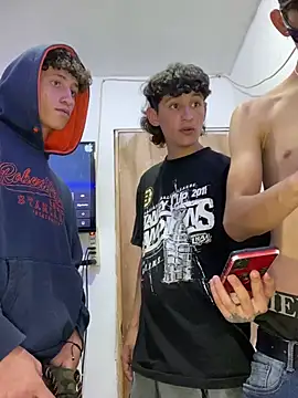 Snapshot of LatinBoysxxx chatting on 2, 2, 2025 LatinBoysxxx online show from 2, 2, 2025