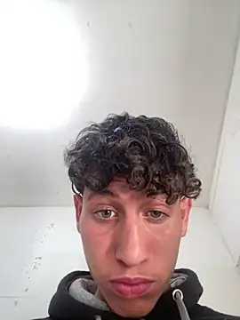 LatinBoysxxx online show from 15, 4, 2026