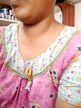 Snapshot of sneha_telugu_girl chatting on 8, 3, 2025 sneha telugu girl online show from 8, 3, 2025