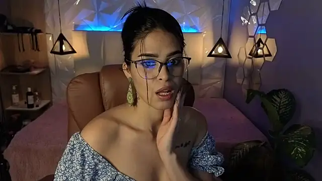 Snapshot of AlessiaVal_ chatting on 21, 11, 2025 AlessiaVal online show from 21, 11, 2025