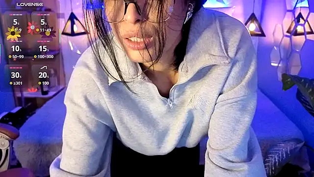 Snapshot of AlessiaVal_ chatting on 28, 11, 2025 AlessiaVal online show from 28, 11, 2025