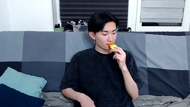 Miram Yu online show from 26, 1, 2025