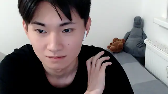 Miram Yu online show from 15, 10, 2025