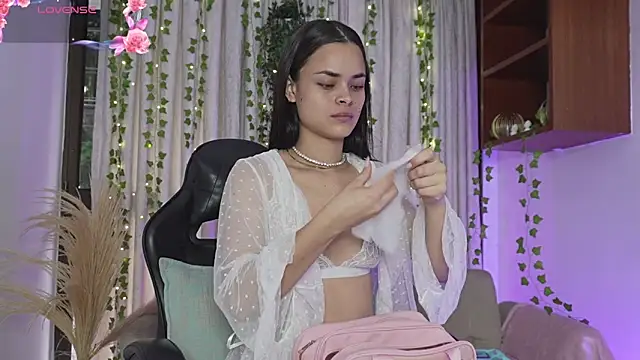 HannaRhodes online show from 29, 11, 2025