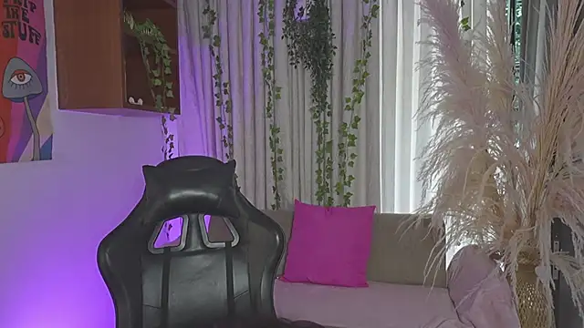 HannaRhodes online show from 6, 4, 2026