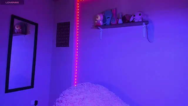 MadelineBenet online show from 12, 1, 2025