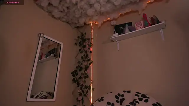 MadelineBenet online show from 15, 9, 2025