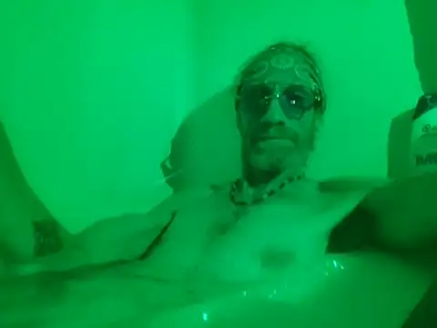 Snapshot of Undercover_Pornstar chatting on 22, 11, 2025 Undercover Pornstar online show from 22, 11, 2025