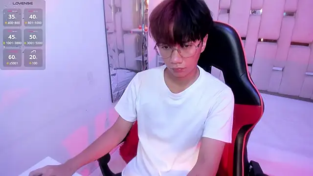 Snapshot of Eriol_ chatting on 2, 10, 2025 Eriol online show from 2, 10, 2025