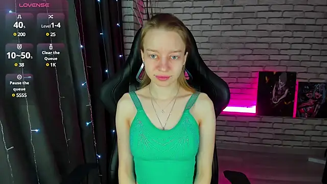 Snapshot of Michelle_Blond chatting on 9, 1, 2025 Michelle Blond online show from 9, 1, 2025