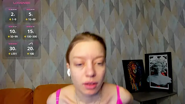 Snapshot of Michelle_Blond chatting on 8, 2, 2025 Michelle Blond online show from 8, 2, 2025