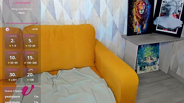 Snapshot of Michelle_Blond chatting on 10, 2, 2025 Michelle Blond online show from 10, 2, 2025