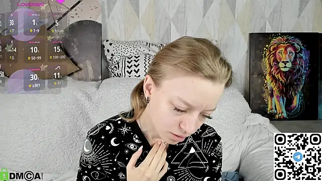 Snapshot of Michelle_Blond chatting on 4, 10, 2025 Michelle Blond online show from 4, 10, 2025