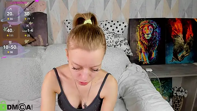 Snapshot of Michelle_Blond chatting on 5, 10, 2025 Michelle Blond online show from 5, 10, 2025