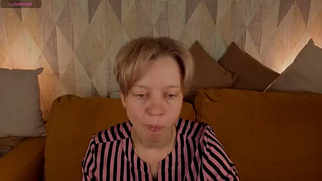 Snapshot of Michelle_Blond chatting on 8, 7, 2026 Michelle Blond online show from 8, 7, 2026