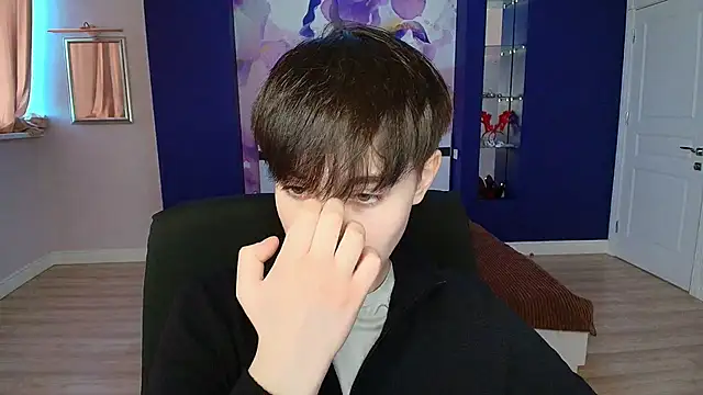 EmiliaYours online show from 6, 1, 2025