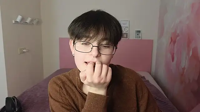 EmiliaYours online show from 25, 1, 2025